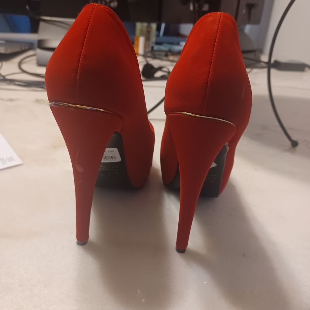 Red heels - Picture 8 of 9